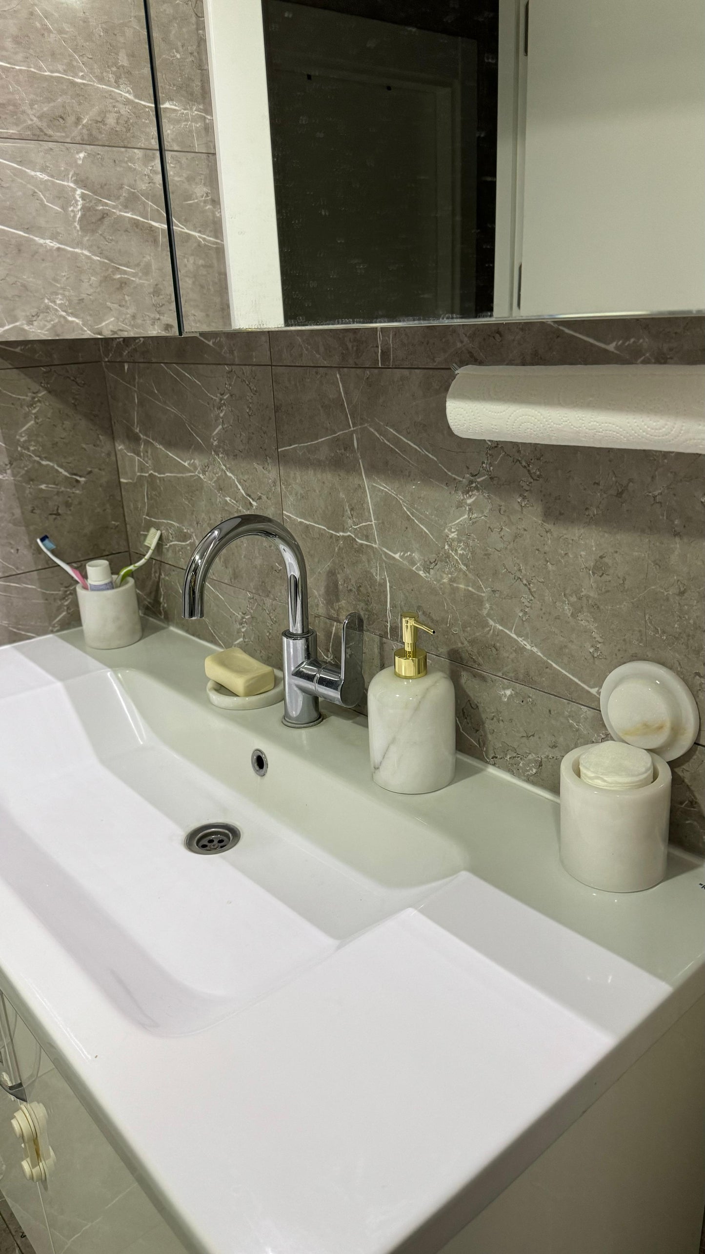 Aurora Marble bathroom set white
marble aurora toilet set
