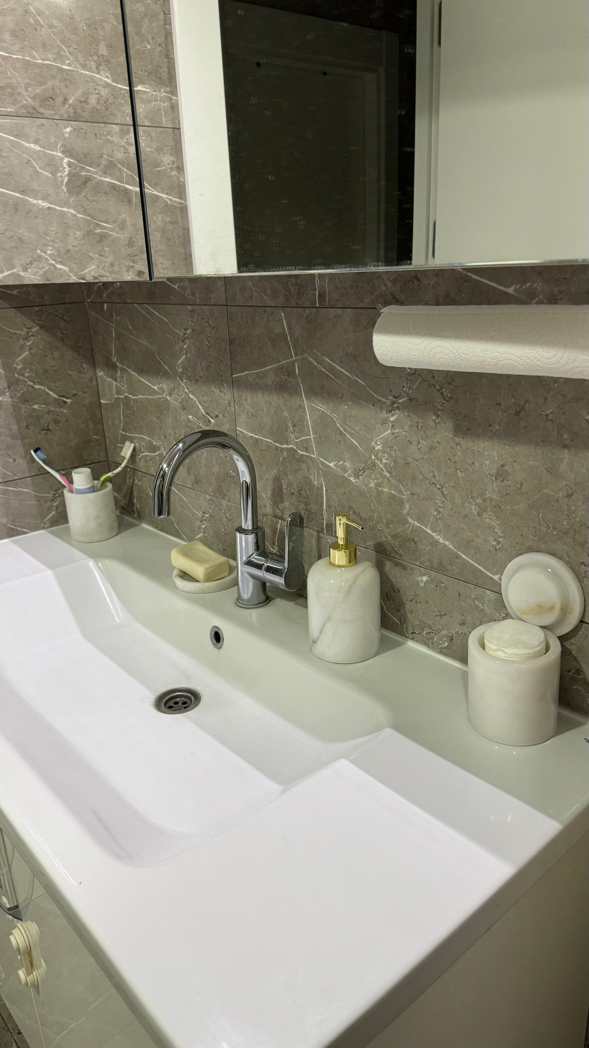 Aurora Marble bathroom set white
marble aurora toilet set