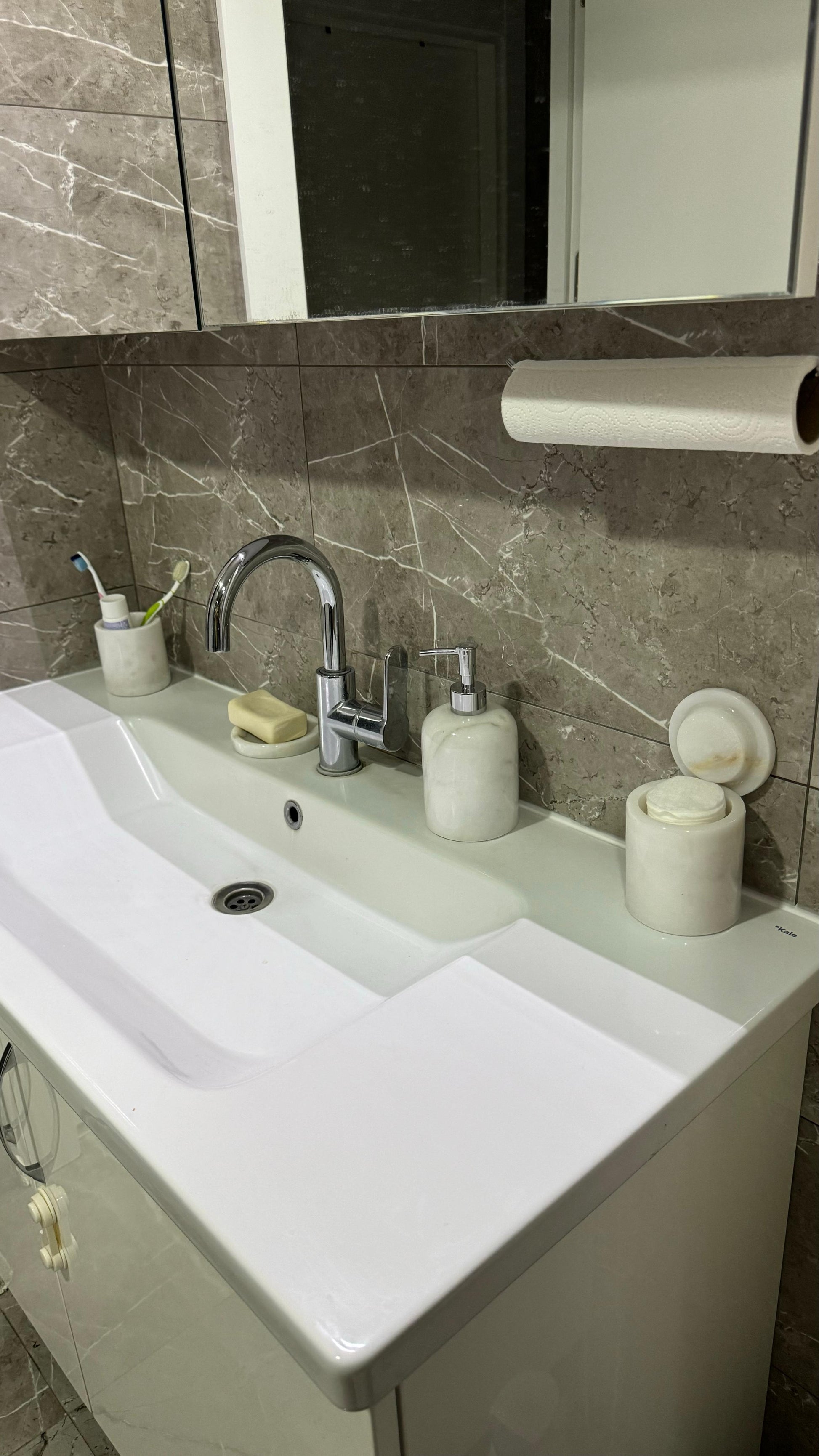 Aurora Marble bathroom set white
marble aurora 